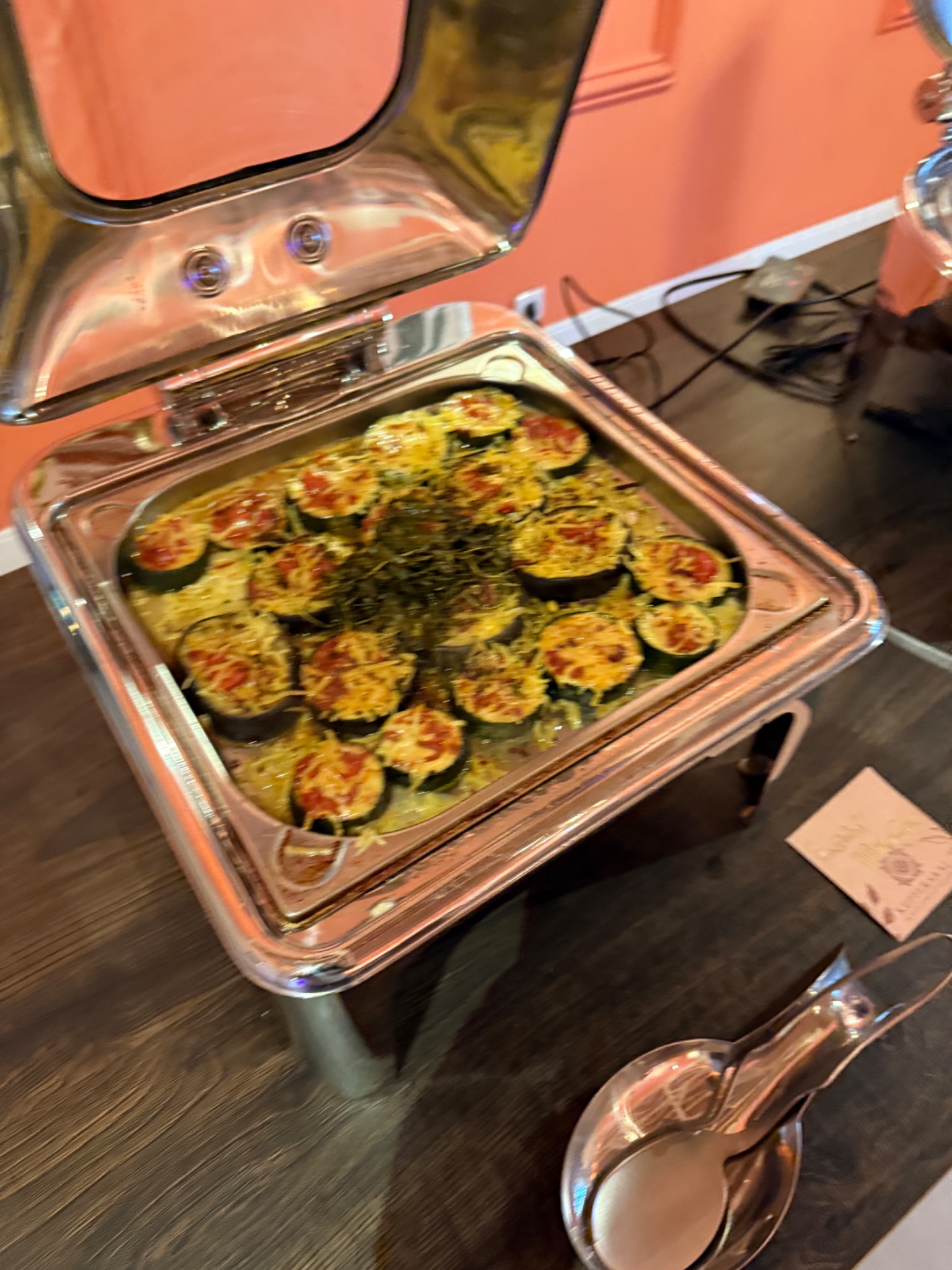 Überbackenes Gemüse aus dem Buffet